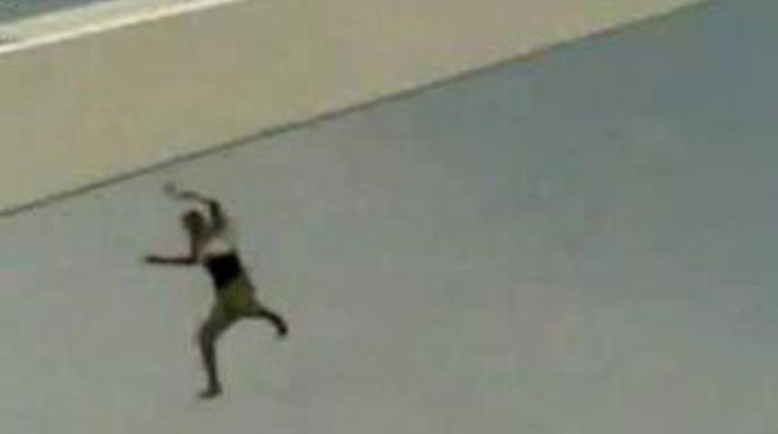 &Ouml;l&uuml;me atlayış kameraya yakalandı!