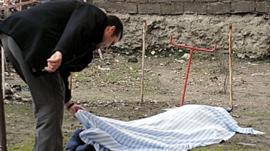 Amasya'da 3. kattan d&uuml;şen adam &ouml;ld&uuml;  