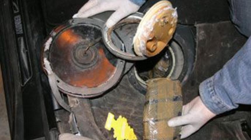 L&uuml;ks BMW'de eroin zulaları