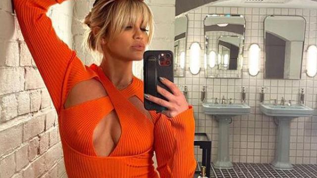 Ashley Roberts minicik bikinisiyle dans edince... Neredeyse frikik veriyordu