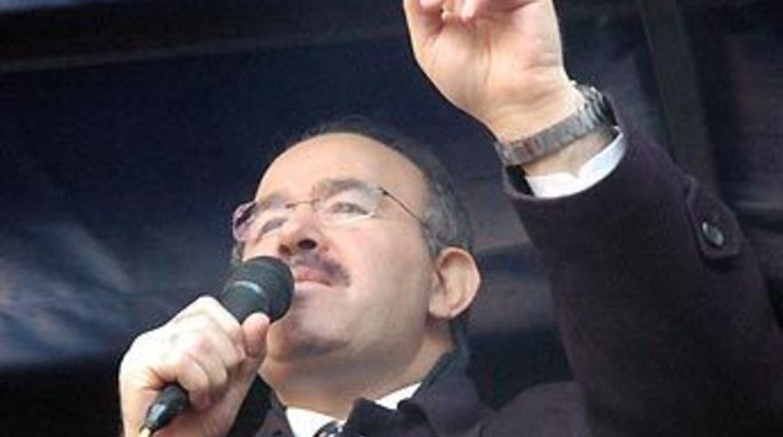 &Ccedil;elik'ten T&uuml;rk Dil Kurumu'na eleştiri