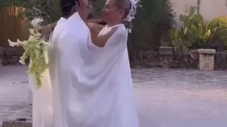 Burcu Esmersoy'un gelinliği sosyal medyayı salladı! Kapsayıcı olmuş