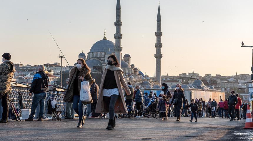 Maskenin dönüşü! Uzmanı tarih verip uyardı: Vakaların artmaması, artmayacağı anlamına gelmiyor