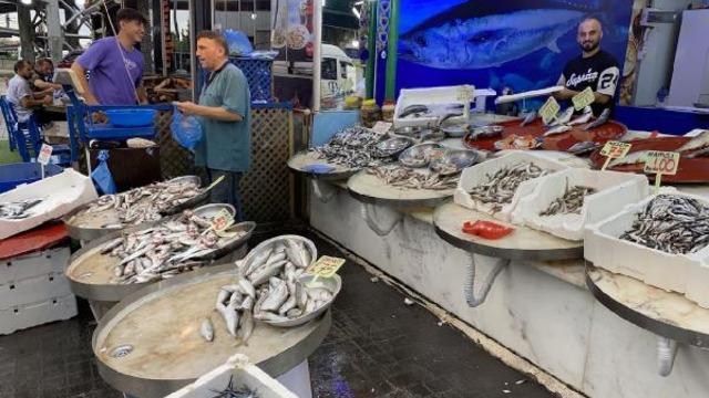 Sezonun ilk istavrit ve hamsileri satışa çıktı! İşte balık fiyatları