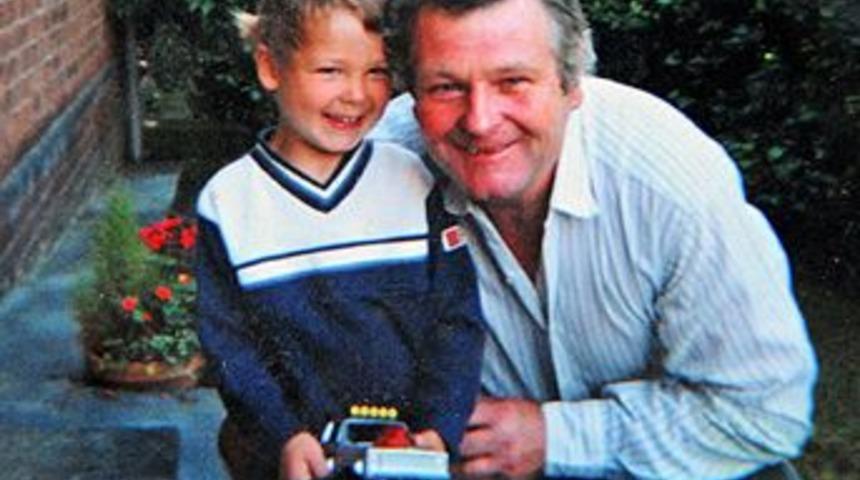 Doğum g&uuml;n&uuml; hediyesini a&ccedil;arken &ouml;ld&uuml; 