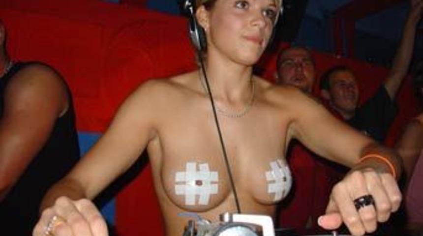 &Ccedil;ıplak DJ İstanbul'a geliyor!