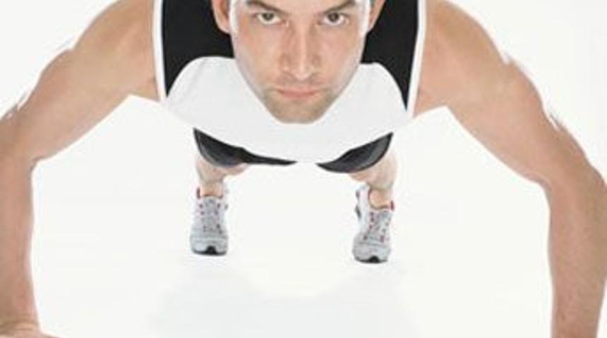 Hi&ccedil; yerden kalkmadan 100 şınav &ccedil;ekebilir misiniz?