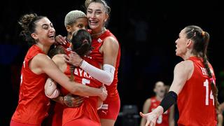 TÜRKİYE SIRBİSTAN VOLEYBOL FİNAL MAÇI! Türkiye Sırbistan maçı ne zaman, saat kaçta, hangi kanalda? Filenin Sultanları Avrupa'nın en büyüğü! 