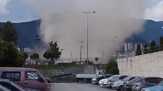 İlginç anlar! Toz hortumu oluştu... Vatandaşlar cep telefonu kamerası ile kaydetti