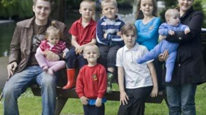 24 yaşında 7 &ccedil;ocuk sahibi!