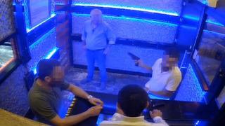 Polis memurunun boş diye gösterdiği silah ateş aldı! Bir kişi yaralandı 