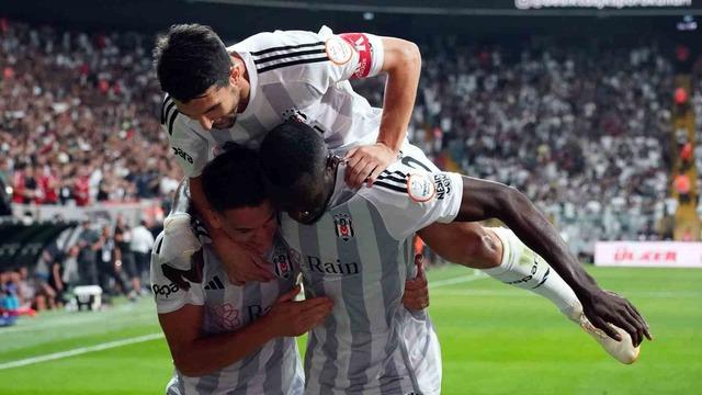 SON DAKİKA: Beşiktaş Sivasspor'u zorlanmadan mağlup etti! Omar Colley son 4 maçta 3. golünü attı