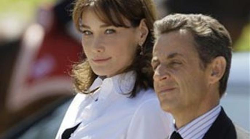 İran’dan Carla’ya ‘fahişe’ suçlaması