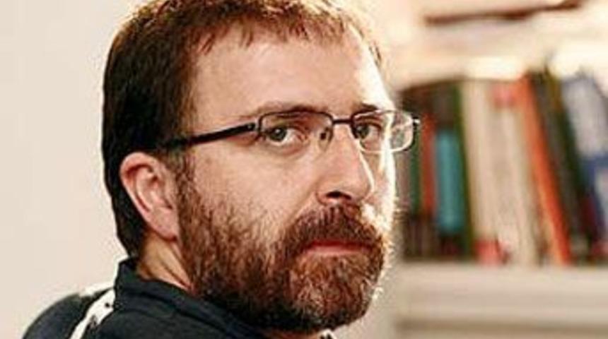 Ahmet Hakan'ın kolu kırıldı