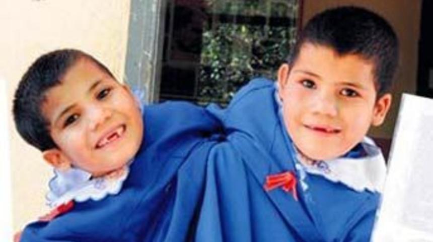 &Ccedil;ift baş, tek v&uuml;cut, iki karne!