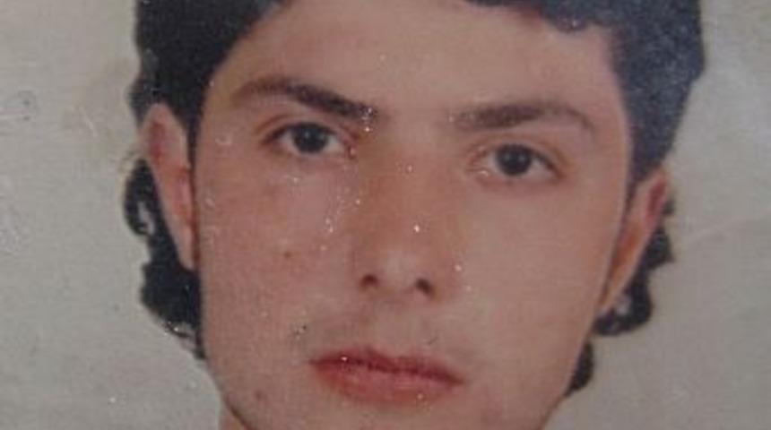 Kardeşinin kalbinden bı&ccedil;akladığı gen&ccedil; &ouml;ld&uuml;