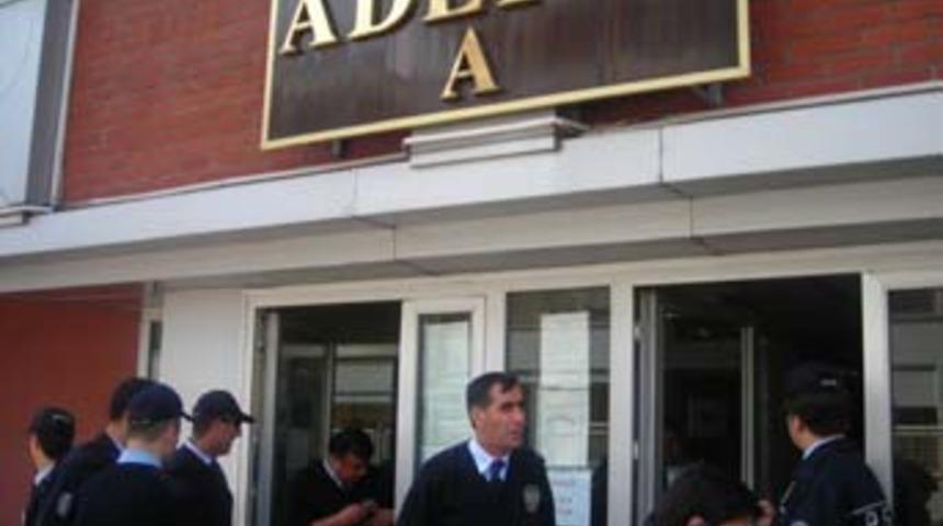 &Ccedil;antasında bombayla geziyormuş