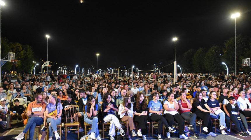 Ordu'da Türkiye-Sırbistan final maçı sahildeki dev ekranda izlendi