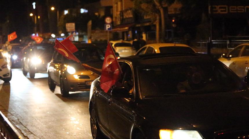 Düzce'de vatandaşlar "Filenin Sultanları"nın Avrupa Şampiyonluğunu kutladı