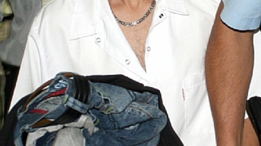 Doktorculuk oynamaya kalktı, yakalandı