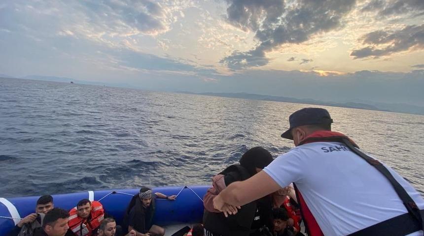 Kuşadası a&ccedil;ıklarında 25 d&uuml;zensiz g&ouml;&ccedil;men yakalandı