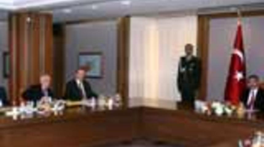 MGK "Ter&ouml;rle m&uuml;cadele s&uuml;rd&uuml;r&uuml;lecek"