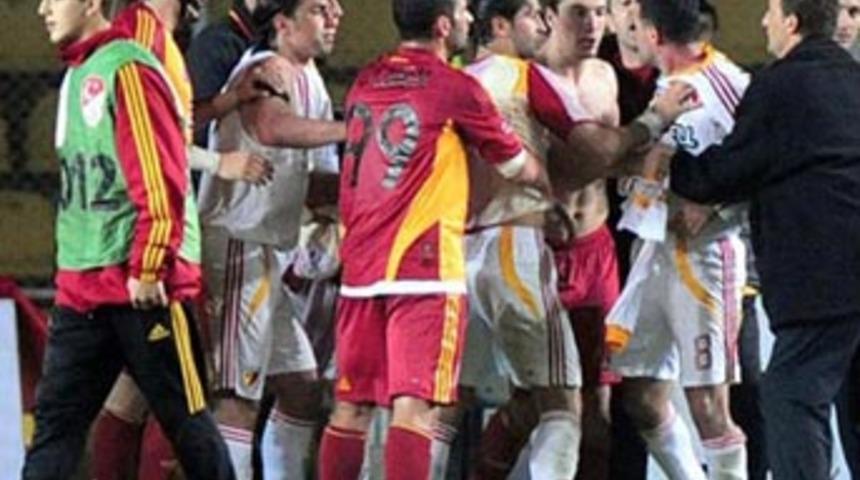 Galatasaray ma&ccedil;ında tansiyon y&uuml;kseldi 