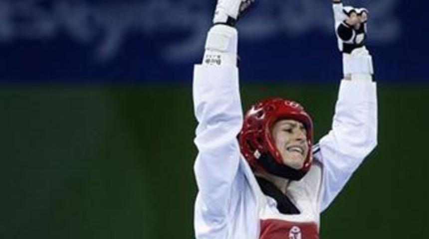 Azize Tanrıkulu g&uuml;m&uuml;ş madalyada kaldı