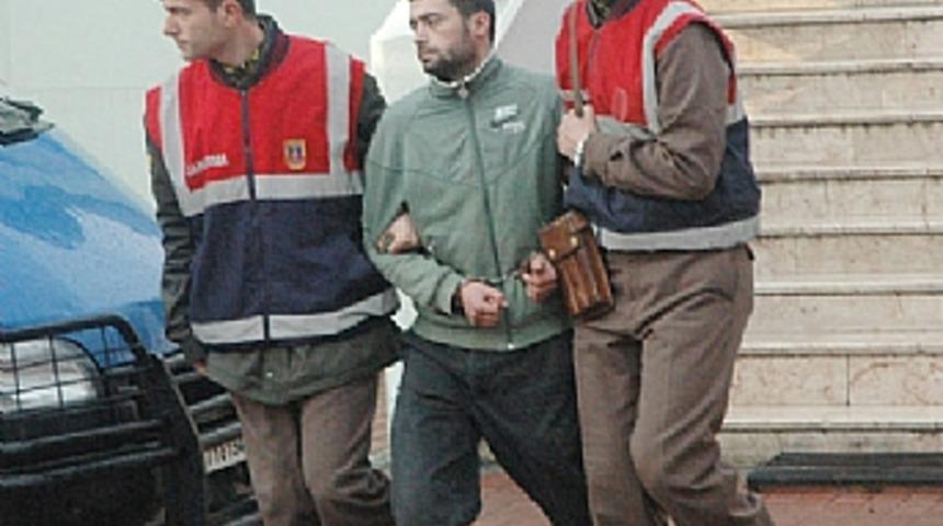 &Ouml;ld&uuml;rd&uuml;kleri genci kazdıkları mezara g&ouml;md&uuml;ler 