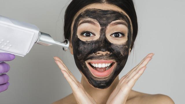 Karbon peeling nedir? Karbon peelingin faydaları ve zararları nelerdir?	