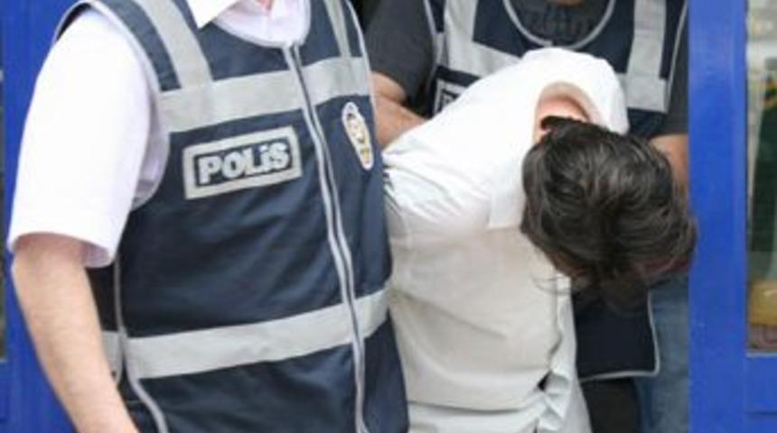 Polis tacizciyi lin&ccedil;ten zor kurtardı