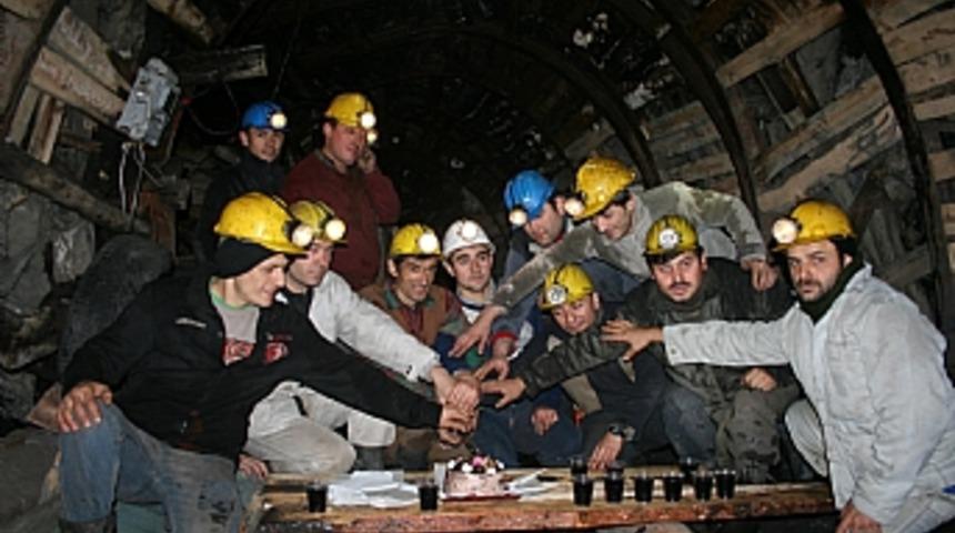 Madenciler yeni yıla yerin altında girdi