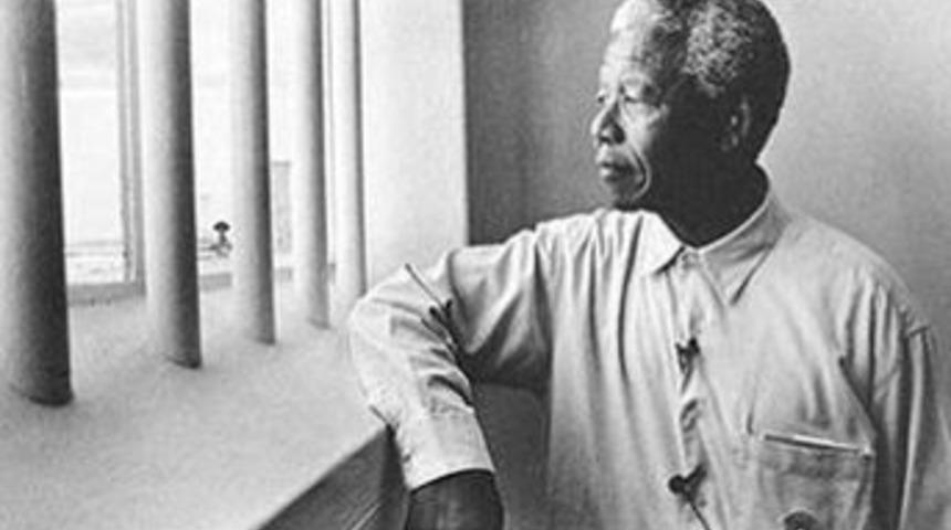 Mandela 90. doğum g&uuml;n&uuml;n&uuml; kaldığı son hapishanede kutladı