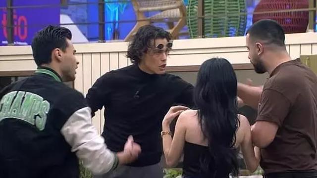 Kısmetse Olur yarışmacıları birbirine girdi, sandalyeler havada uçuştu! Batuhan, Luca ve Oğulcan arasındaki kavganın görüntüleri ortaya çıktı 