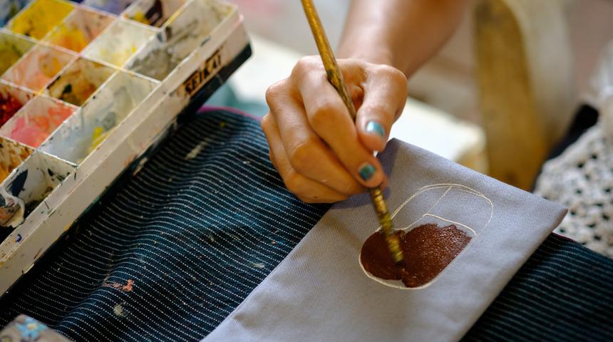 Kumaş boyası en iyi nasıl tutar? Kumaş boyası nasıl kullanılır?