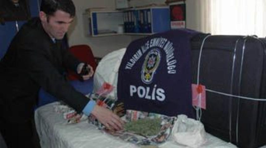 Uyuşturucular yatak altında bulundu