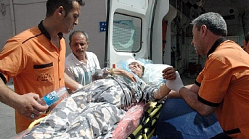 2 otomobil &ccedil;arpıştı: 5 yaralı