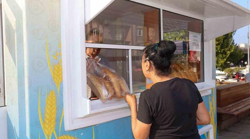 Samsun’da halk ekmek büfeleri açıldı: 220 gram ekmek 5,75 TL