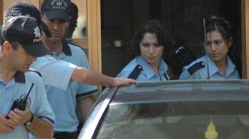 Firari aşık teslim oldu