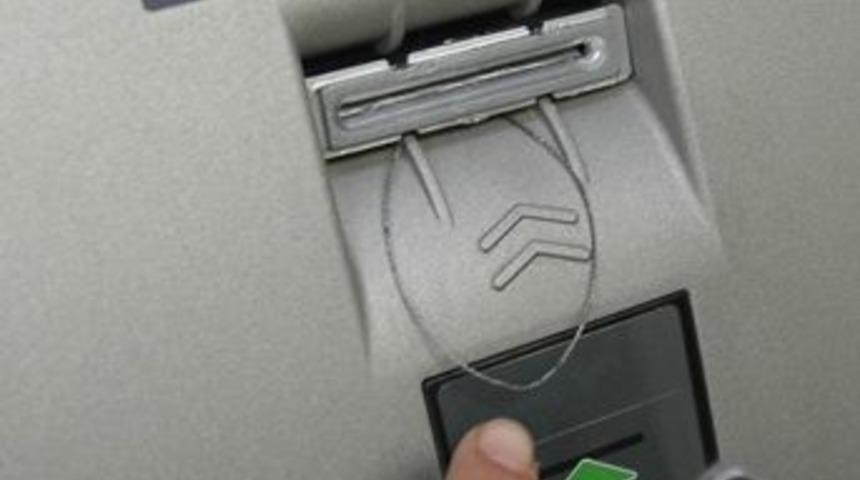 ATM bozuk diye bankaya girdi ama...