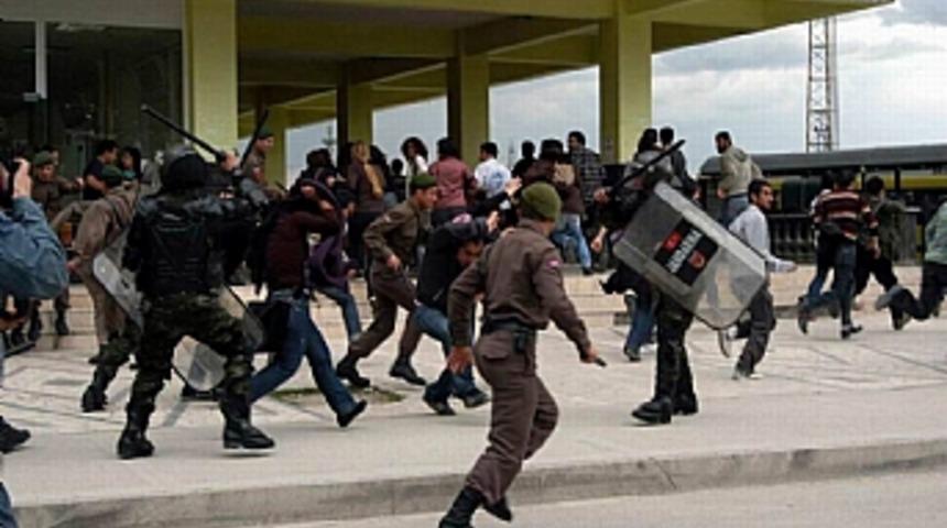 900 yıla kadar hapsi istenen &ouml;ğrenciler yargılanıyor