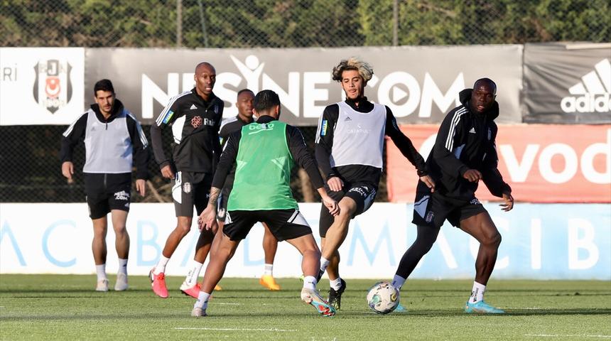Beşiktaş transferi resmen açıkladı! Tayfur Bingöl bonservisiyle birlikte kadroya katıldı