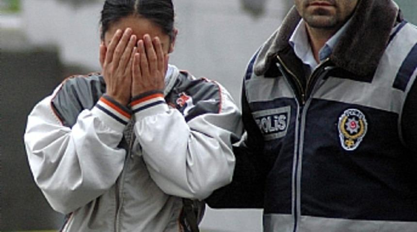 Evlenmek isteyen sevgilisini bı&ccedil;akladı