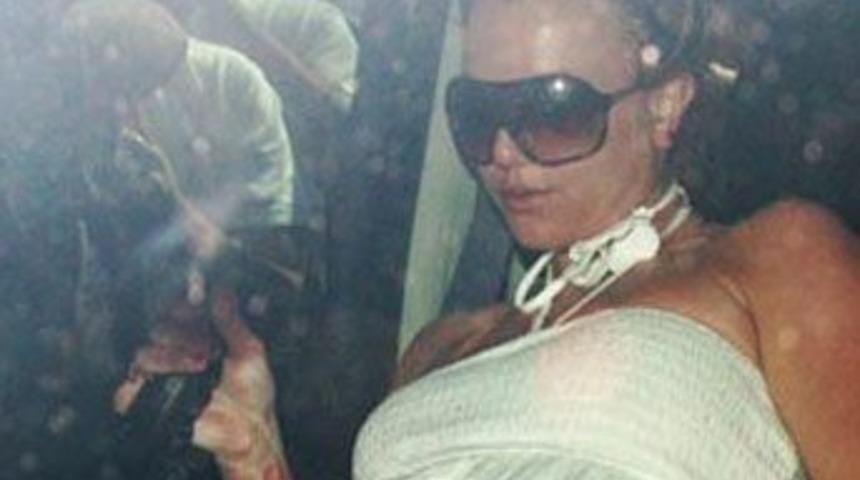 Britney'den yılanlı dans