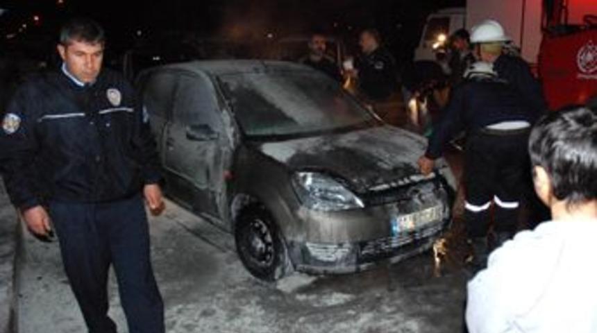 Aracını kundaklayanların peşinden ateş etti