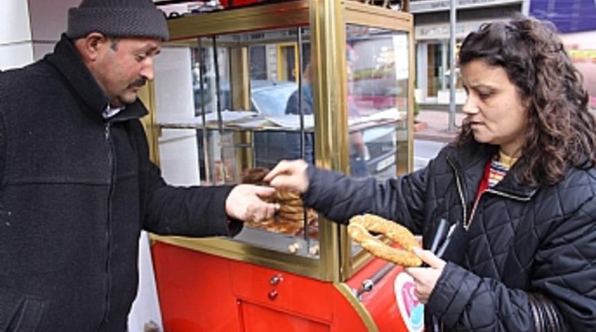 Kriz seyyar simit&ccedil;ileri de vurdu