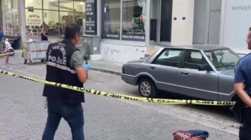 İzmir'de silahlı saldırı! Sokak ortasında başından vuruldu