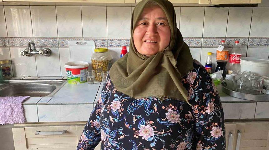 Yangında evleri küle döndü, balkon yuvaları oldu