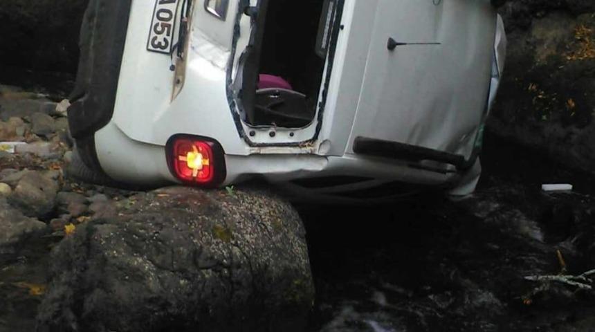 Artvin'de otomobil şarampole devrildi, 1 kişi öldü