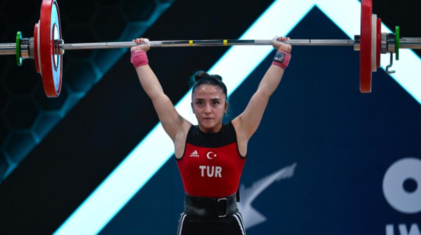 Milli halterci Cansu Bektaş dünya üçüncüsü